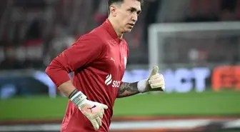 Muslera'dan kafaları karıştıran paylaşım