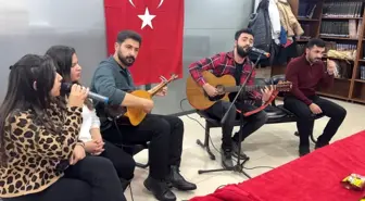 Yüksekova'da Öğrencilere Moral Veren Müzik Etkinliği