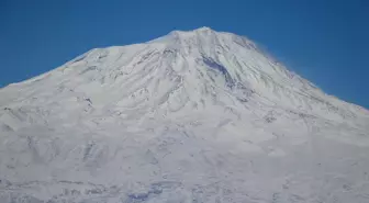 Ağrı Dağı Karla Kaplandı