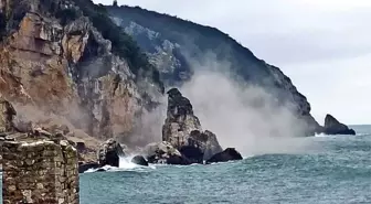 Amasra'da Heyelan: Dev Kayalar Denize Düştü