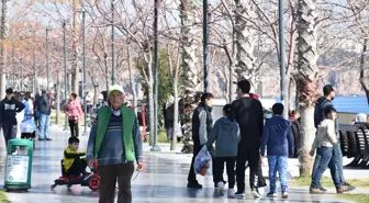 Antalya'da Güneşli Hava ile Sahillerde Keyifli Anlar