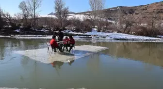 Bayburt'ta Amatör Balıkçılar Buz Üzerinde Eğlendi