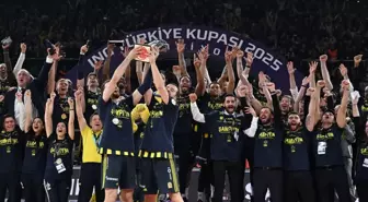 Beşiktaş Fibabanka, 104-81 mağlup eden Fenerbahçe Beko, Türkiye Kupası'nın sahibi oldu