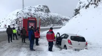 Kar Yağışı Nedeniyle Mahsur Kalan Aile Kurtarıldı