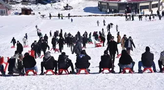 Karacadağ Kayak Merkezi'nde Yoğunluk Yaşanıyor