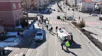 Karaman'da Ambulans ve Otomobil Çarpıştı: 5 Yaralı