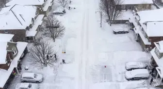 Kanada'nın Büyük Toronto Bölgesi Yoğun Kar Yağışıyla Beyaza Büründü