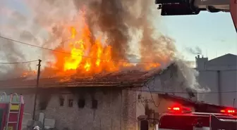 Denizli'de Alçı Atölyesinde Yangın Çıktı