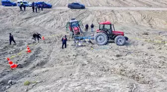 Burdur'da Traktör Devrildi, Sürücü Hayatını Kaybetti