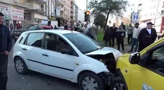 Antalya'da Baygın Sürücü Kazaya Neden Oldu: 4 Yaralı