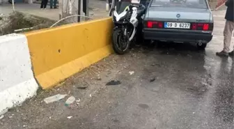 Kırmızı Işıkta Duramayan Otomobil Motosiklete Çarptı: Bir Yaralı