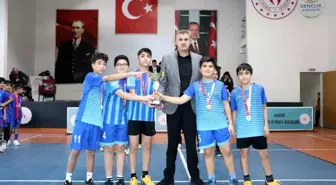 Hakkari'de Badminton Müsabakaları Sonuçlandı