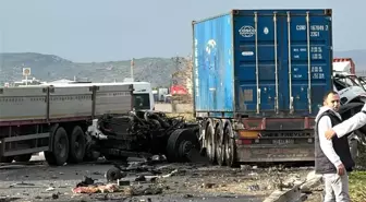 İzmir'de Tır Kazası: 1 Ölü, 1 Yaralı