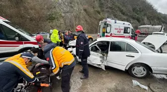 Bariyere Çarpan Otomobilde İki Yaralı