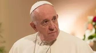 Vatikan'dan hastaneye kaldırılan Papa Franciscus'a ilişkin bilgilendirme