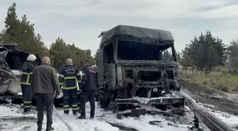 Adana'da Devrilen Tanker Yangını Kısa Sürede Kontrol Altına Alındı