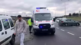 Tekirdağ'da Minibüsle Çarpışan Otomobilin Sürücüsü Yaralandı