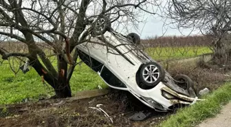 Bursa İznik'te Yağış Nedeniyle Araç Takla Attı