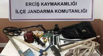 Van'da Kaçak Kazı Yapan 4 Kişi Suçüstü Yakalandı