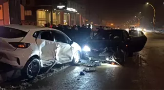 Yüksekova'da Zincirleme Trafik Kazası: 3 Yaralı