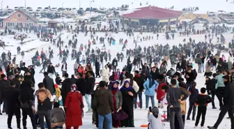 Karacadağ Kayak Merkezi Ziyaretçi Akınına Uğradı