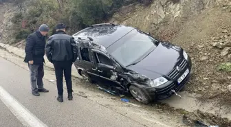 Taraklı'da Hafif Ticari Araç Su Kanalına Devrildi: 1 Yaralı