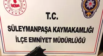 Tekirdağ'da Havaya Kurusıkı Tabanca ile Ateş Eden İki Kişi Yakalandı