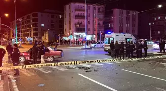 Aksaray'da Otomobil ile Hafif Ticari Araç Çarpıştı, 4 Yaralı