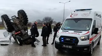 Balıkesir'de Traktör ile Otomobil Çarpıştı: Sürücü Yaralandı