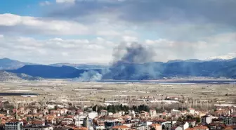 Burdur Gölhisar'da Sazlık Alanında Yangın Çıktı