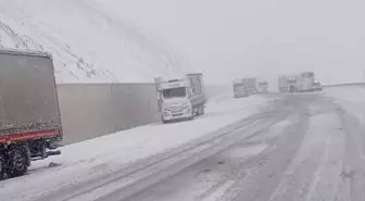 Erzincan'da Kar Yağışı Ulaşımı Aksattı