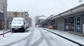 İstanbul Eyüpsultan'da Kar Yağışı Sevinci