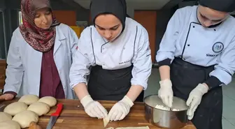 Sakarya'da Meslek Liseliler Günlük 2 Bin 700 Öğenciye Yemek Hazırlıyor