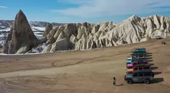 Kapadokya'da Sıcak Hava Balonları Uçuşa Kapandı, Turistler Arazi Turlarıyla Keşfe Çıkıyor