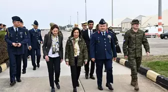 İspanyol Savunma Bakanı Robles, İncirlik Üssü'nü Ziyaret Etti