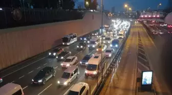 İstanbul'da trafik yoğunluğu yaşanıyor