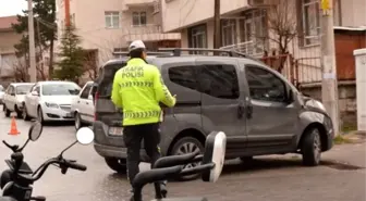 Tavşanlı'da Elektrikli Motosiklet ile Hafif Ticari Araç Çarpıştı: Bir Yaralı