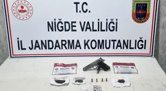 Niğde'de Narkotik Operasyonu: Uyuşturucu ve Ruhsatsız Silah Ele Geçirildi