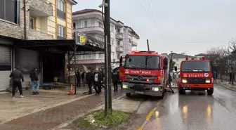 Hendek'te Oto Yıkamacıda Yangın: Tedbir Amaçlı Tahliye