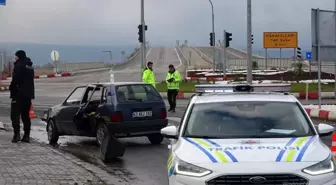 Kütahya'da Trafik Kazası: Otomobil ile Tır Çarpıştı