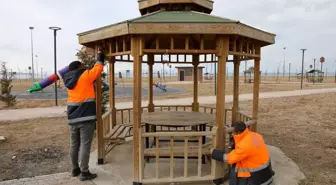 Van Büyükşehir Belediyesi Park ve Bahçelerde Temizlik ve Onarım Çalışmaları Başlattı