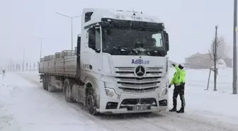 Erzurum'da Kar ve Tipi Ulaşımı Olumsuz Etkiliyor