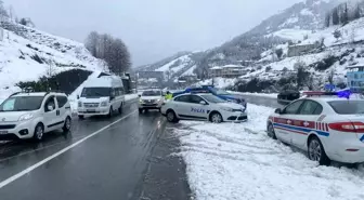 Artvin'de Yoğun Kar Yağışı Ulaşımı Olumsuz Etkiledi