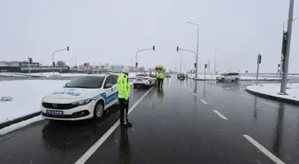 Iğdır'da Yoğun Kar Yağışı Ulaşımı Etkiliyor