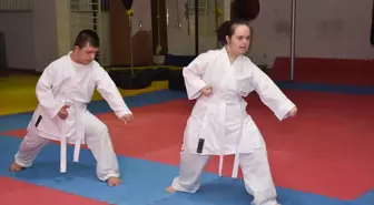 Down Sendromlu Gençler Karate ile Madalya Hedefliyor