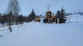 Kayseri'de Kardan Kapanan 61 Mahalle Yolu Ulaşıma Açıldı