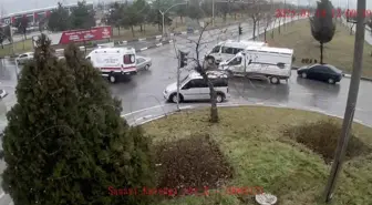 Kütahya'da Ambulans ve Otomobil Çarpıştı: 4 Yaralı