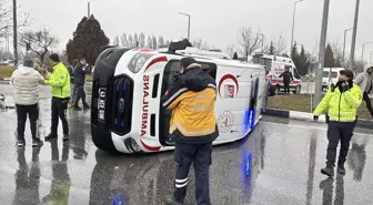 Kütahya'da Ambulansa Çarpan Otomobil Kazası Kamera Kayıtlarında