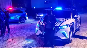 Antalya'da Alkollü Sürücü Polis Aracına Çarptı