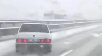 İstanbul Sabiha Gökçen Havalimanı Yolunda Kar Yağışı Kazalara Yol Açtı